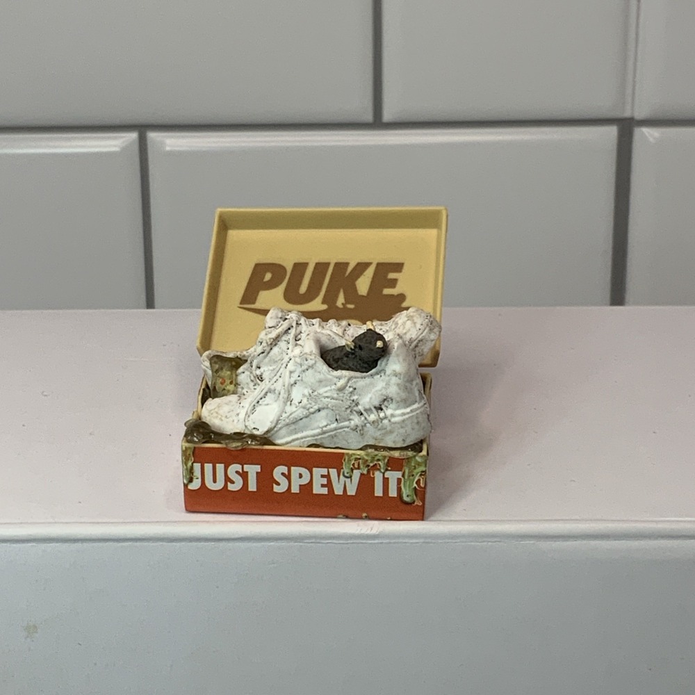 Zuru Mega Gross Minis Series‎ 1 Puke - Just Spew It Sneakers